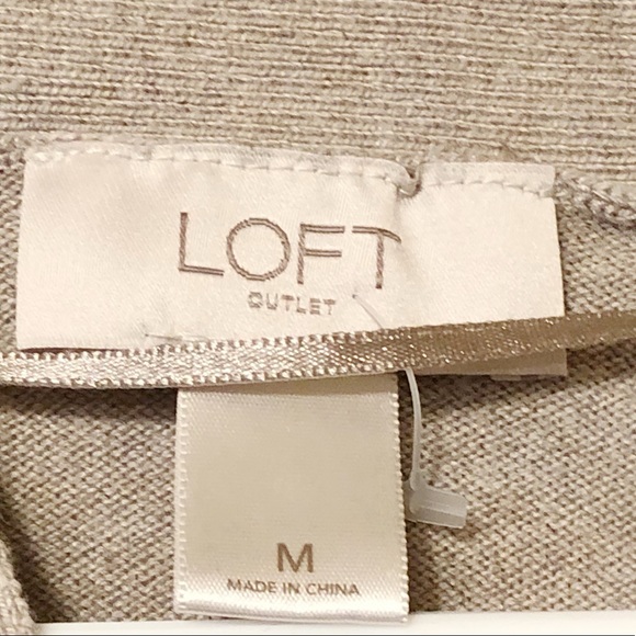 Sleeveless V Neck Top - Picture 2 of 4